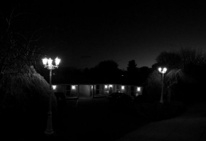 White Lanterns Motel
